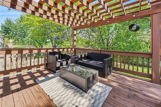 21605 W 50th Terrace, Shawnee, KS 66226
