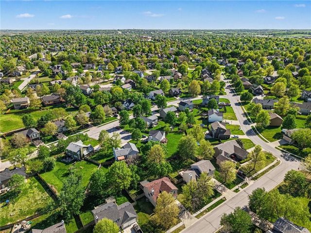 21605 W 50th Terrace, Shawnee, KS 66226