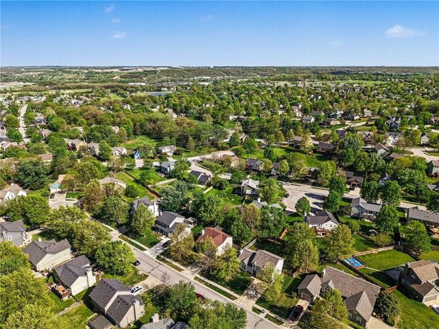 21605 W 50th Terrace, Shawnee, KS 66226