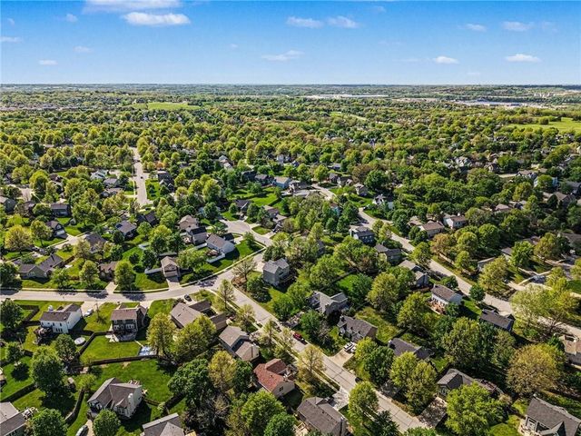 21605 W 50th Terrace, Shawnee, KS 66226
