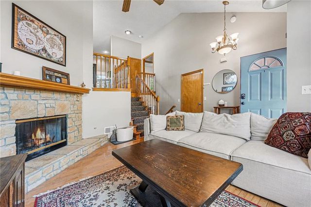 21605 W 50th Terrace, Shawnee, KS 66226