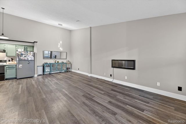 61031 Greenwood Drive, South Lyon, MI 48178