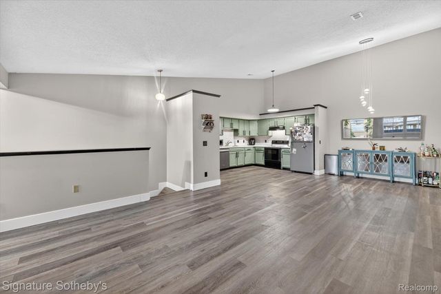 61031 Greenwood Drive, South Lyon, MI 48178