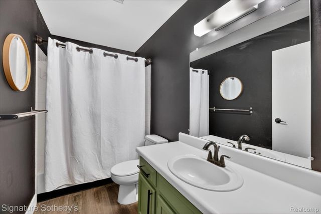 61031 Greenwood Drive, South Lyon, MI 48178