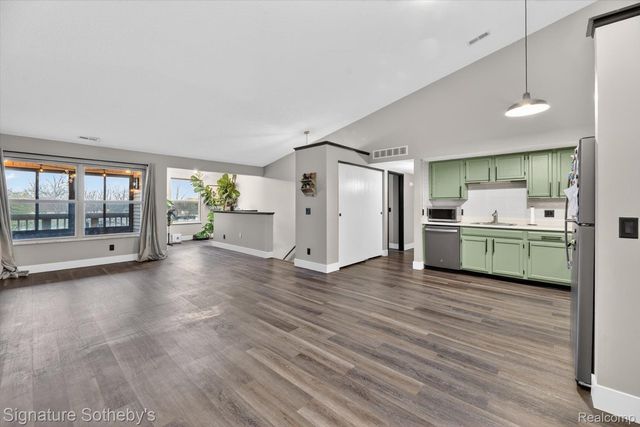 61031 Greenwood Drive, South Lyon, MI 48178