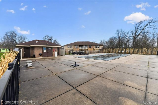 61031 Greenwood Drive, South Lyon, MI 48178