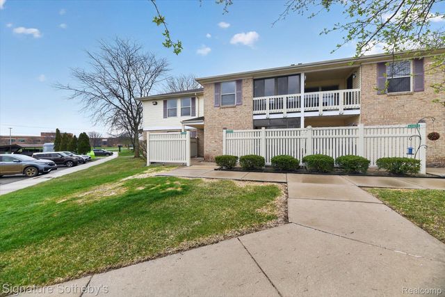 61031 Greenwood Drive, South Lyon, MI 48178