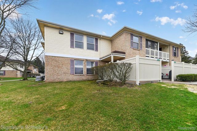 61031 Greenwood Drive, South Lyon, MI 48178