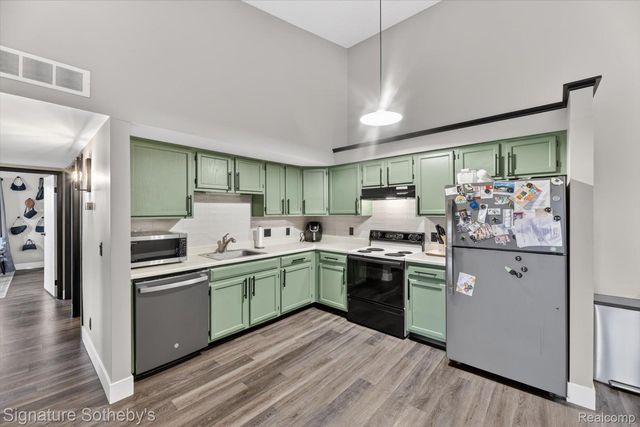 61031 Greenwood Drive, South Lyon, MI 48178