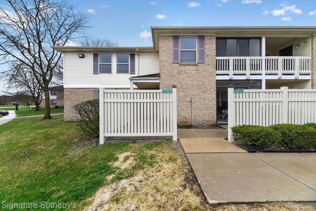 61031 Greenwood Drive, South Lyon, MI 48178