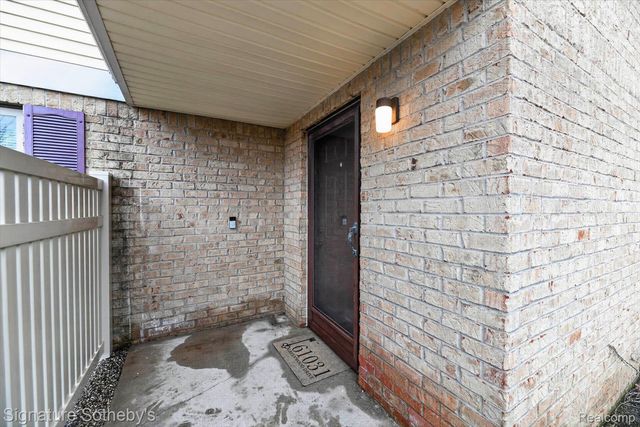 61031 Greenwood Drive, South Lyon, MI 48178