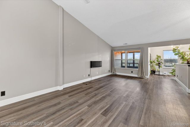 61031 Greenwood Drive, South Lyon, MI 48178