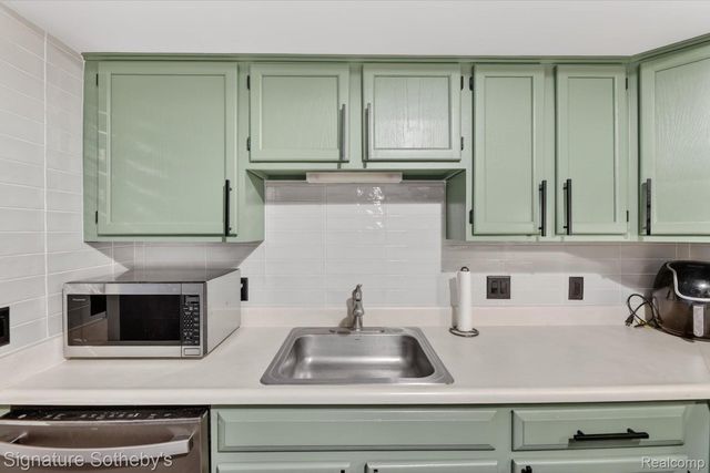 61031 Greenwood Drive, South Lyon, MI 48178