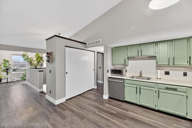 61031 Greenwood Drive, South Lyon, MI 48178