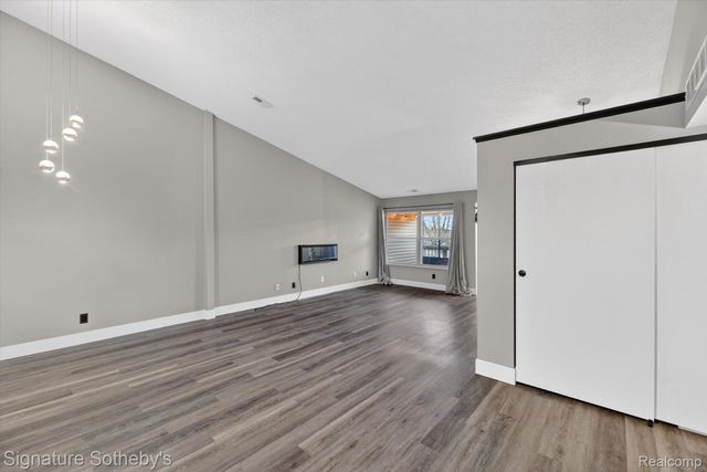 61031 Greenwood Drive, South Lyon, MI 48178