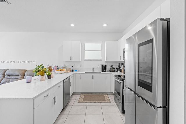 12731 SW 213th St, Miami, FL 33177