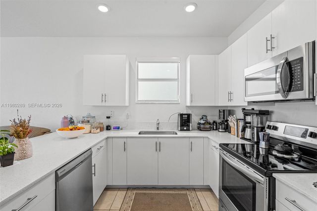 12731 SW 213th St, Miami, FL 33177