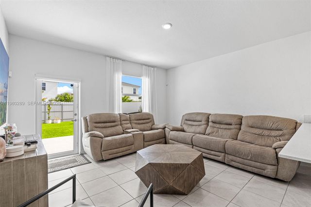 12731 SW 213th St, Miami, FL 33177