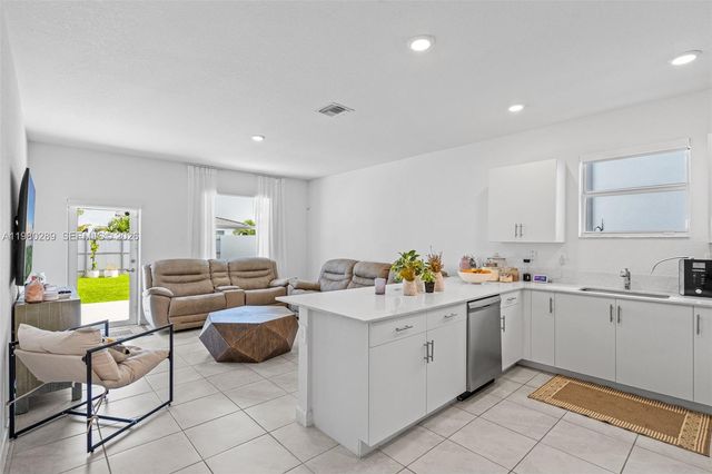 12731 SW 213th St, Miami, FL 33177