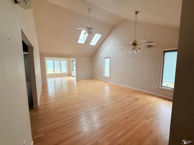1626 Spruce Court, Temperance, MI 48182