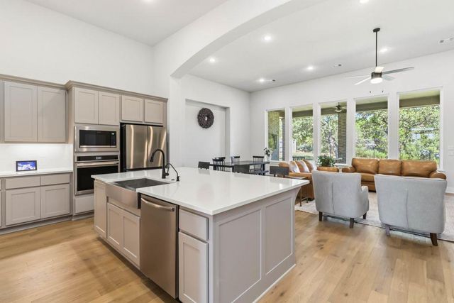 333 Knockout Rose DR, San Marcos, TX 78666