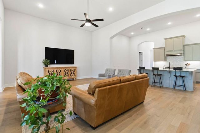 333 Knockout Rose DR, San Marcos, TX 78666