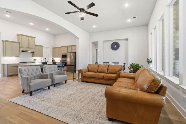 333 Knockout Rose DR, San Marcos, TX 78666