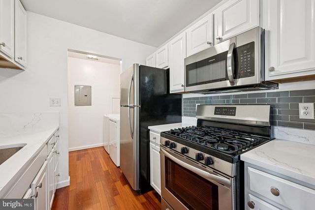 706 WOODHOLLOW DR, Marlton, NJ 08053