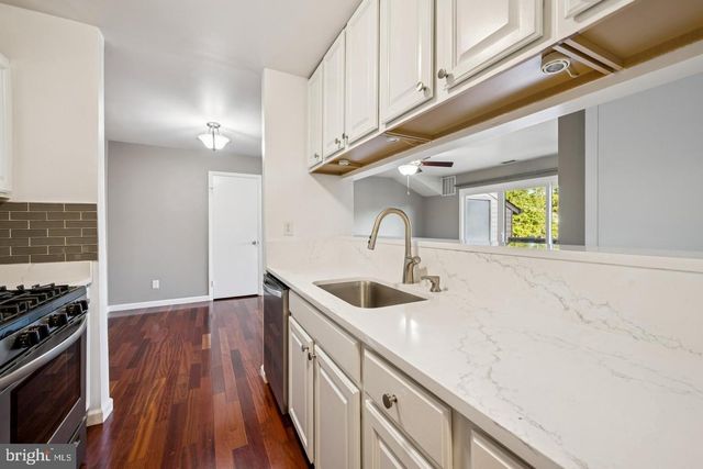 706 WOODHOLLOW DR, Marlton, NJ 08053