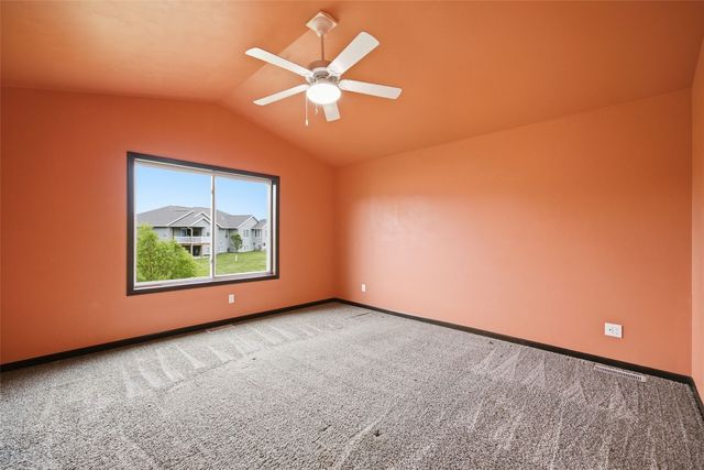 2403 Snapdragon Circle SW, Cedar Rapids, IA 52404