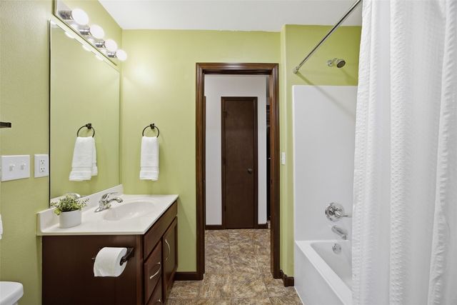 2403 Snapdragon Circle SW, Cedar Rapids, IA 52404