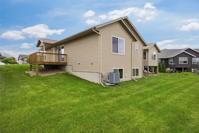 2403 Snapdragon Circle SW, Cedar Rapids, IA 52404