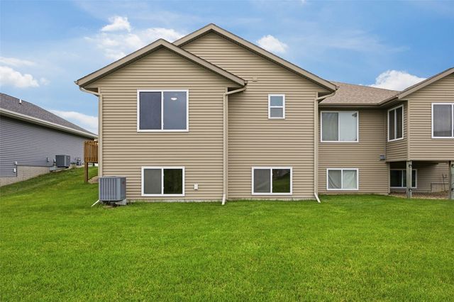 2403 Snapdragon Circle SW, Cedar Rapids, IA 52404