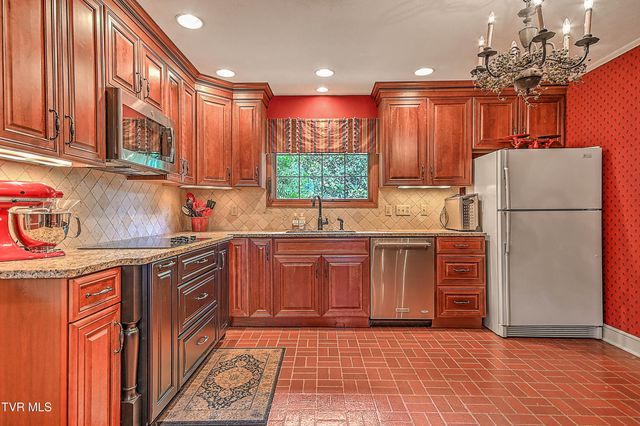 400 Oakmont Drive, Kingsport, TN 37663