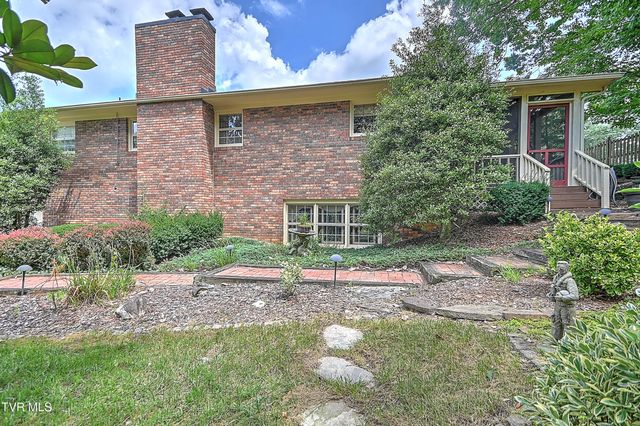 400 Oakmont Drive, Kingsport, TN 37663