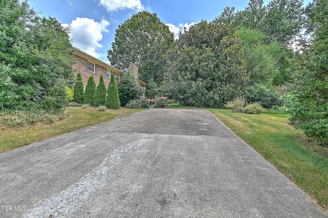 400 Oakmont Drive, Kingsport, TN 37663