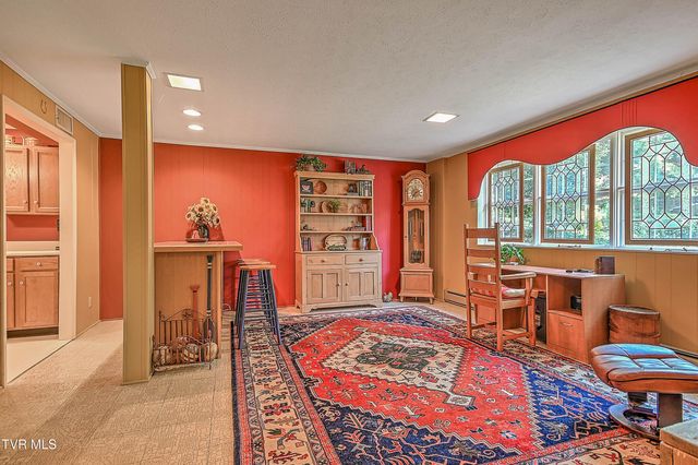 400 Oakmont Drive, Kingsport, TN 37663