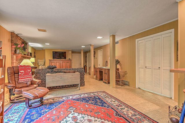 400 Oakmont Drive, Kingsport, TN 37663