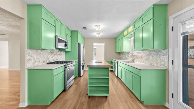 1711 Woodhue Drive, Spring, TX 77386