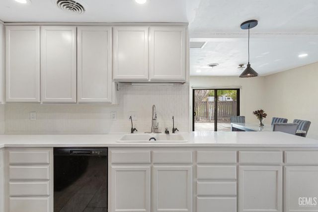 11938 Laver Court, Bakersfield, CA 93306