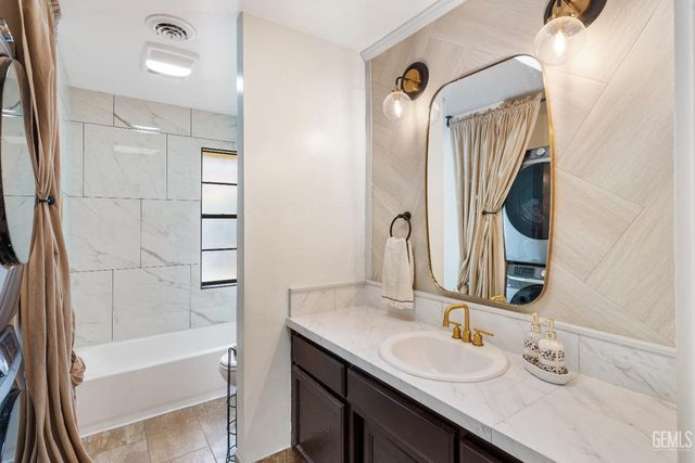 11938 Laver Court, Bakersfield, CA 93306