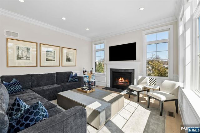 189 Woodmont Circle, River Vale, NJ 07675