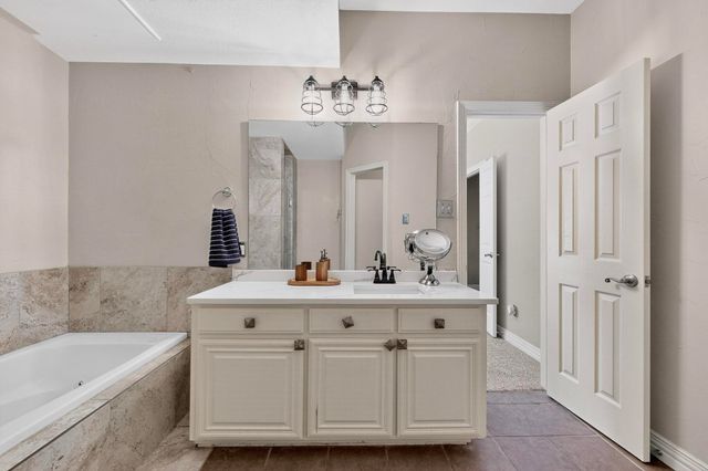 2344 Southcourt Circle, Irving, TX 75038