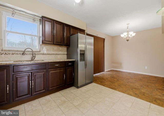 15 W MARY LN, Waterford Works, NJ 08089