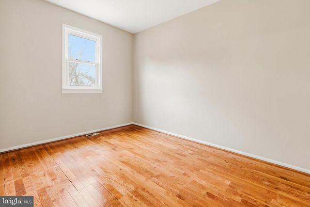 15 W MARY LN, Waterford Works, NJ 08089