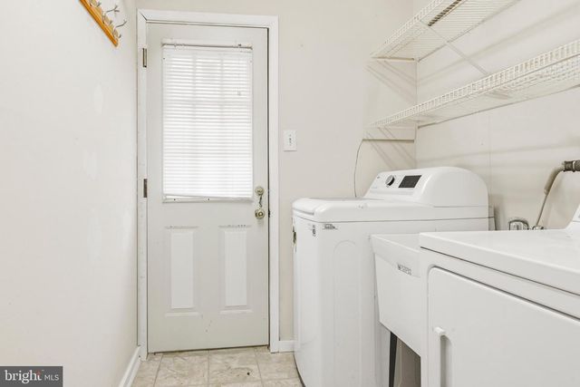 15 W MARY LN, Waterford Works, NJ 08089