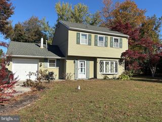 15 W MARY LN, Waterford Works, NJ 08089
