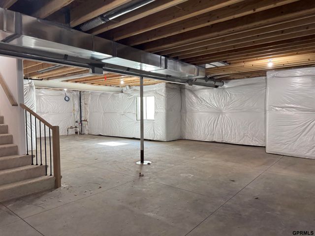 12006 S 113 Avenue Circle, Papillion, NE 68046