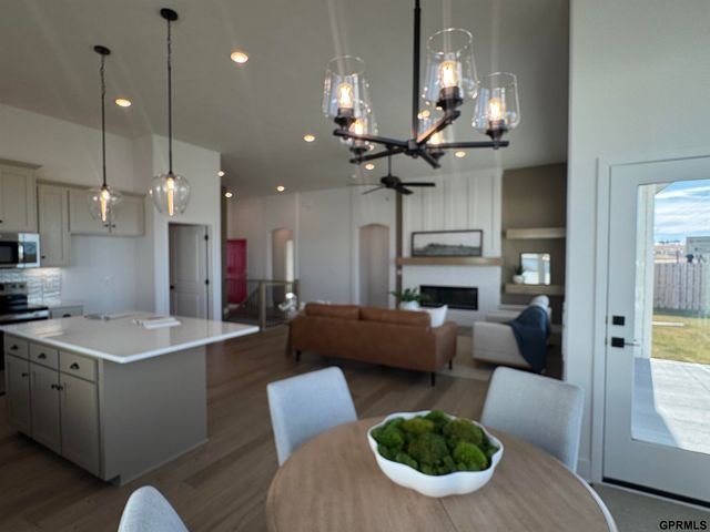 12006 S 113 Avenue Circle, Papillion, NE 68046