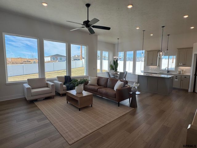 12006 S 113 Avenue Circle, Papillion, NE 68046